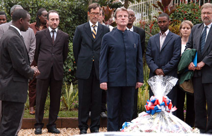 kouchner_in_rwanda.jpg